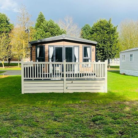 Barmby on the Moor Buttermere Lodge With Hot Tub מראה חיצוני תמונה