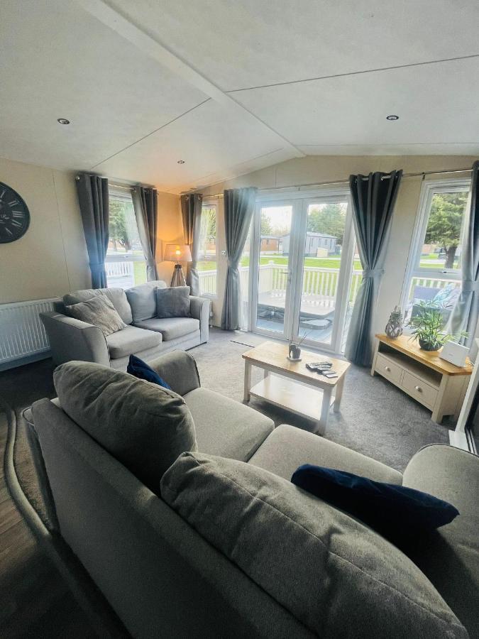 Barmby on the Moor Buttermere Lodge With Hot Tub מראה חיצוני תמונה