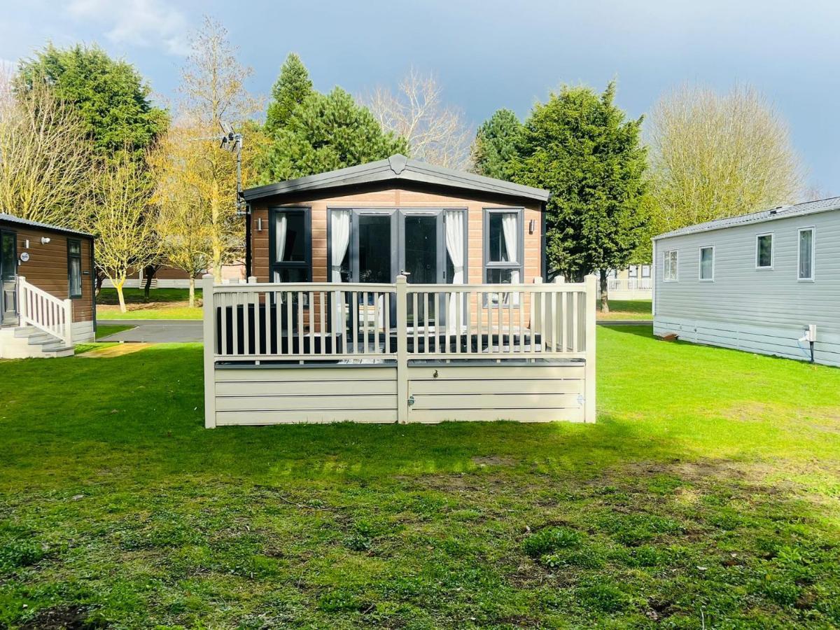 Barmby on the Moor Buttermere Lodge With Hot Tub מראה חיצוני תמונה